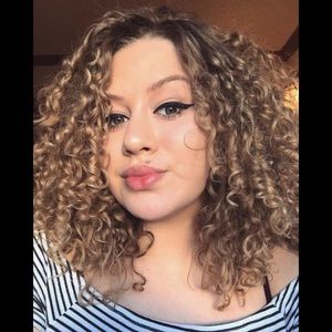 Meet your Posher, Olivia